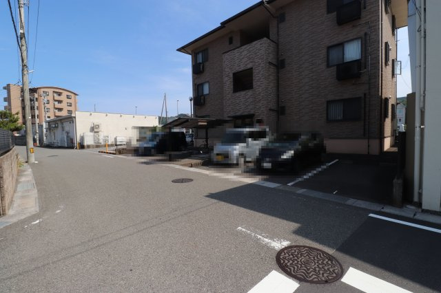 ボナール秋の月の駐車場|車をお持ちの方に嬉しい駐車場付きの物件です