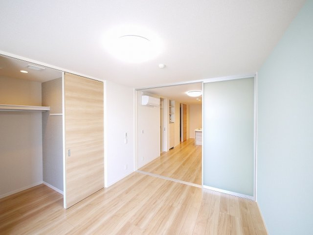 シャーメゾン北市の寝室|落ち着いた色調の寝室です