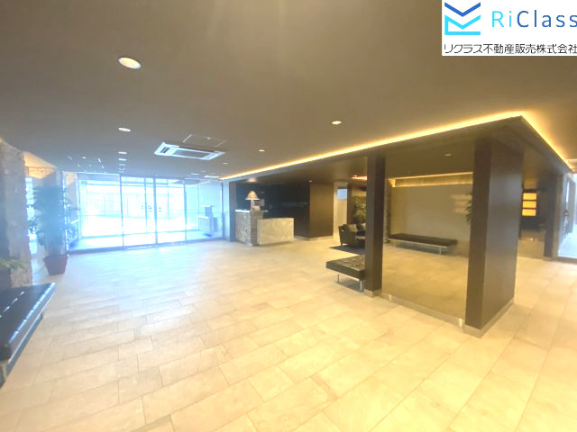 プレサンスロジェ須磨妙法寺桜の杜WESTHILLSのエントランス|毎日通るエントランスはこのようになっています