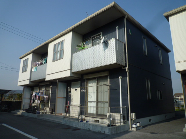 倉敷市上東のアパートの外観