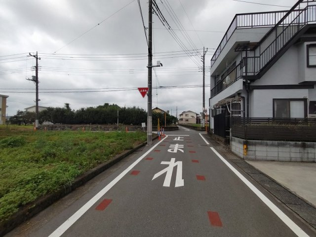 高崎市菊地町売地 E区画の前面道路含む現地写真