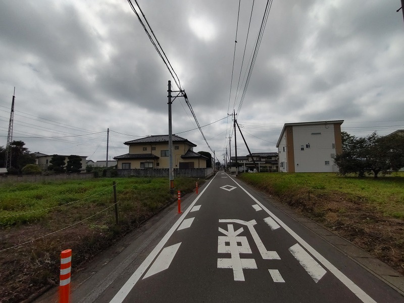 高崎市菊地町売地 E区画の前面道路含む現地写真