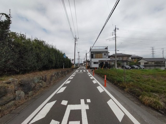 高崎市菊地町売地 E区画の前面道路含む現地写真