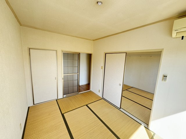 エステ東田の和室