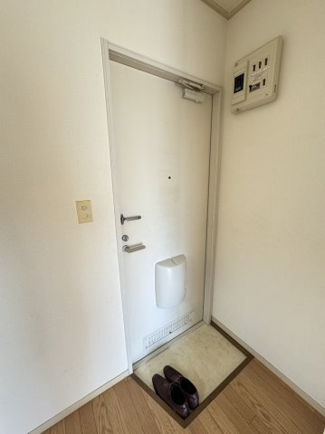 エステ東田の玄関