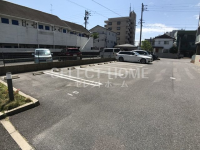 【駐車場】 | メゾンラディウス | 駐車場に車を止められます