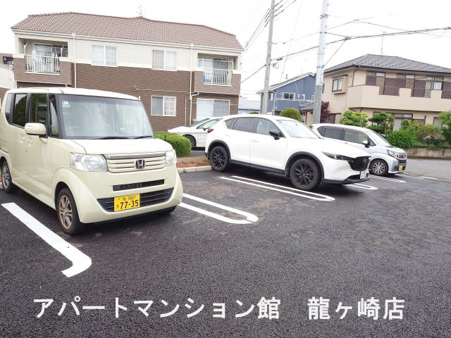 グランディールの駐車場