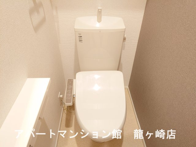 グランディールのトイレ|※写真は102号室を使用