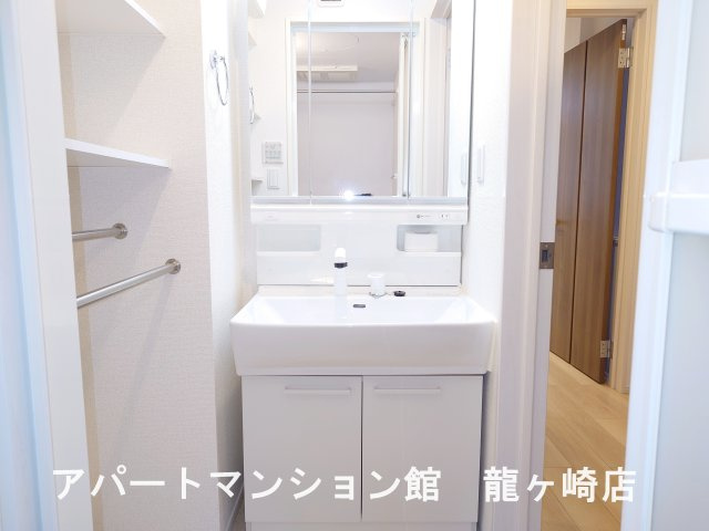 グランディールの独立洗面台|※写真は102号室を使用