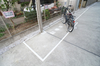 【エントランス】 | ロレーヌ