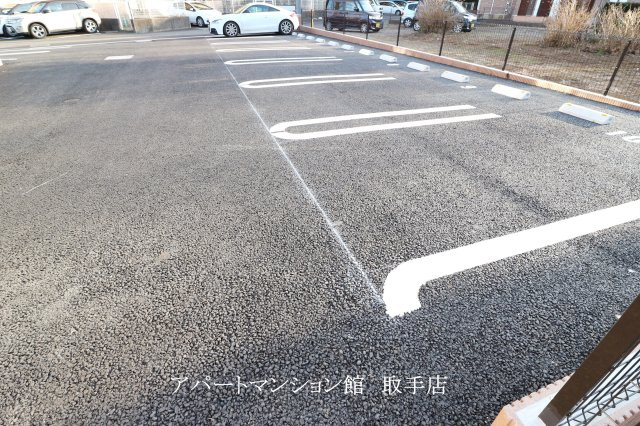 パーク・ヒルズ利根四番館の駐車場
