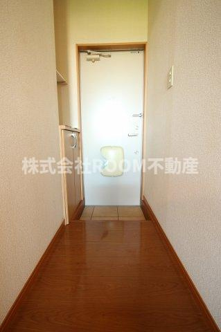ソレイユ郡元の玄関|明るい玄関です