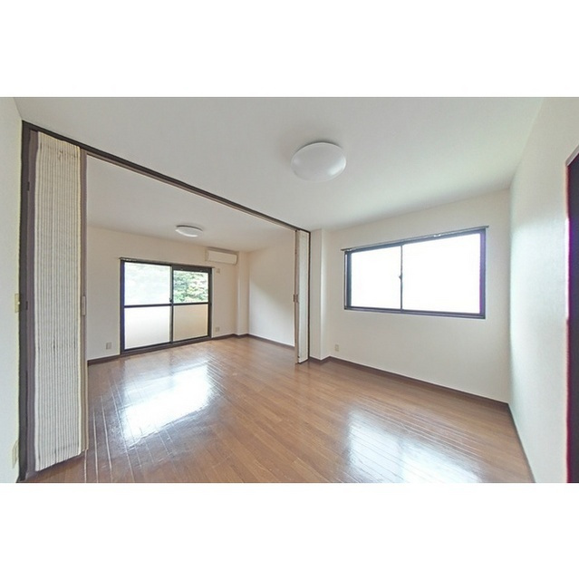 アロマージュフォレストの居間・リビング