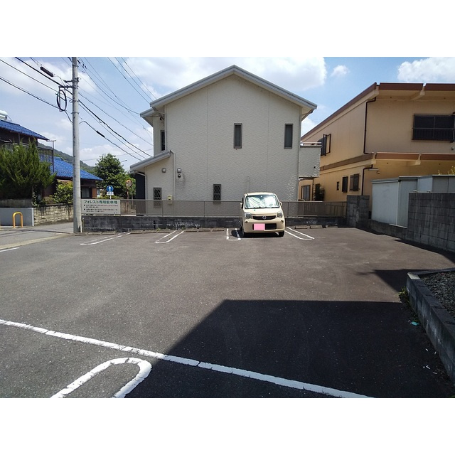 アロマージュフォレストの駐車場