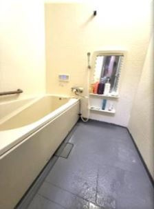 【浴室】 | 宝塚市桜ガ丘中古戸建 | 浴室です♪ゆったりサイズも浴槽で一日の疲れを癒してくれます！