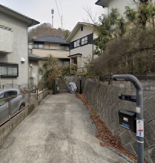 【駐車場】 | 宝塚市桜ガ丘中古戸建 | 駐車スペースです♪ハイルーフ車も駐車可能です！制限はございますが、２台駐車可能です(^^)