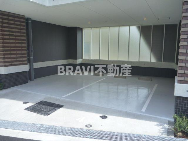 セイワパレス玉造駅前　BRAVI不動産の駐車場|【セイワパレス玉造駅前】車をお持ちの方に嬉しい駐車場付きの物件です