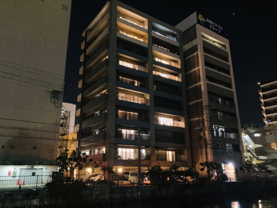 【外観】 | ミルコマンション泊リヴィエラ | 夜の雰囲気