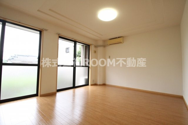 サンハイツ・祝吉の居間・リビング|使いやすいリビングです