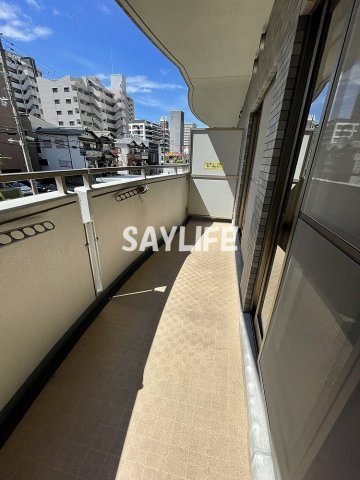 大阪市鶴見区鶴見３丁目の賃貸マンションのバルコニー