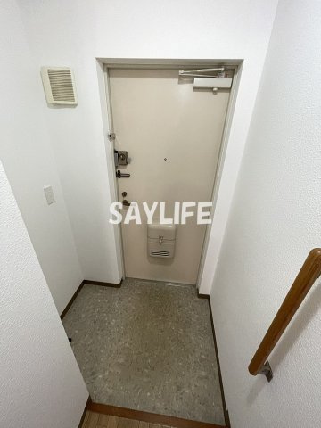 大阪市鶴見区鶴見３丁目の賃貸マンションの玄関