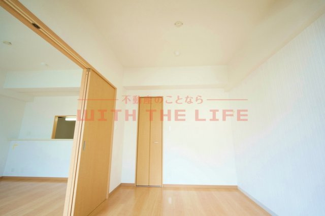 メゾンクラウン大手山【キャッシュバック対象物件】の洋室|きれいな洋室です