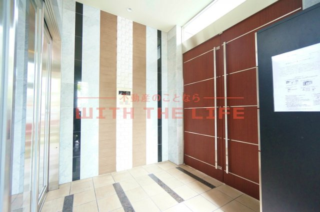 メゾンクラウン大手山【キャッシュバック対象物件】のエントランス|清潔なエントランスです