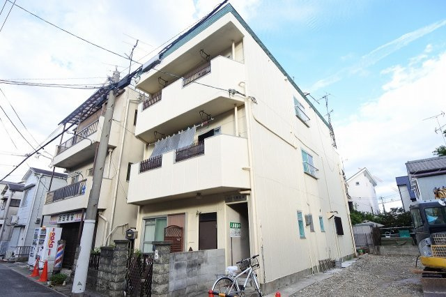 ハイツ灘北通の外観