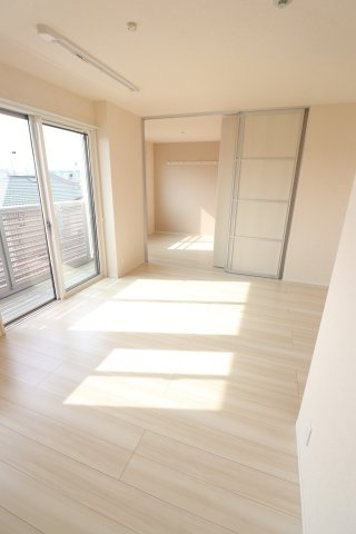 フローラ高田の居間・リビング
