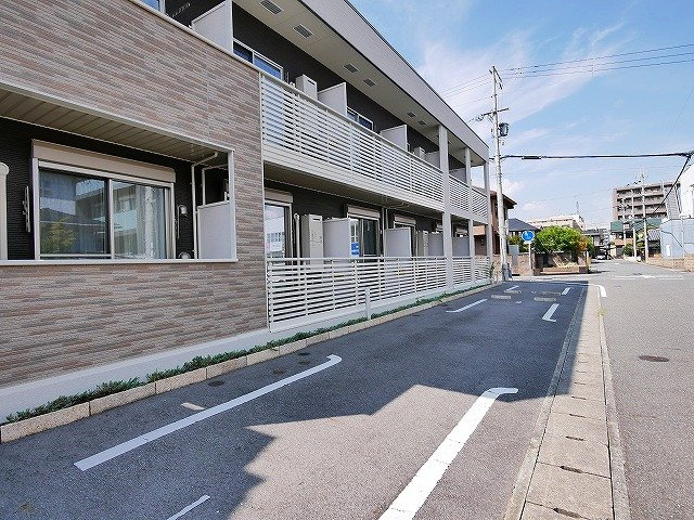カモミール万葉の駐車場|駐車場があります