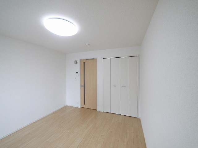 カモミール万葉の寝室|使い勝手のいい寝室です