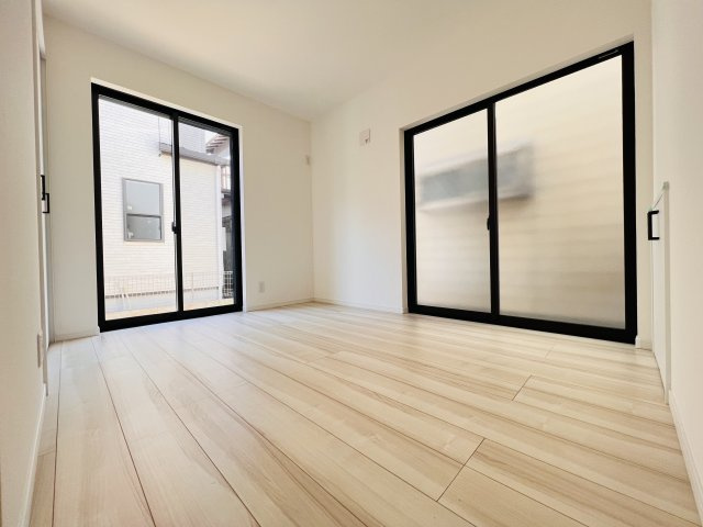 越谷市上間久里戸建の洋室