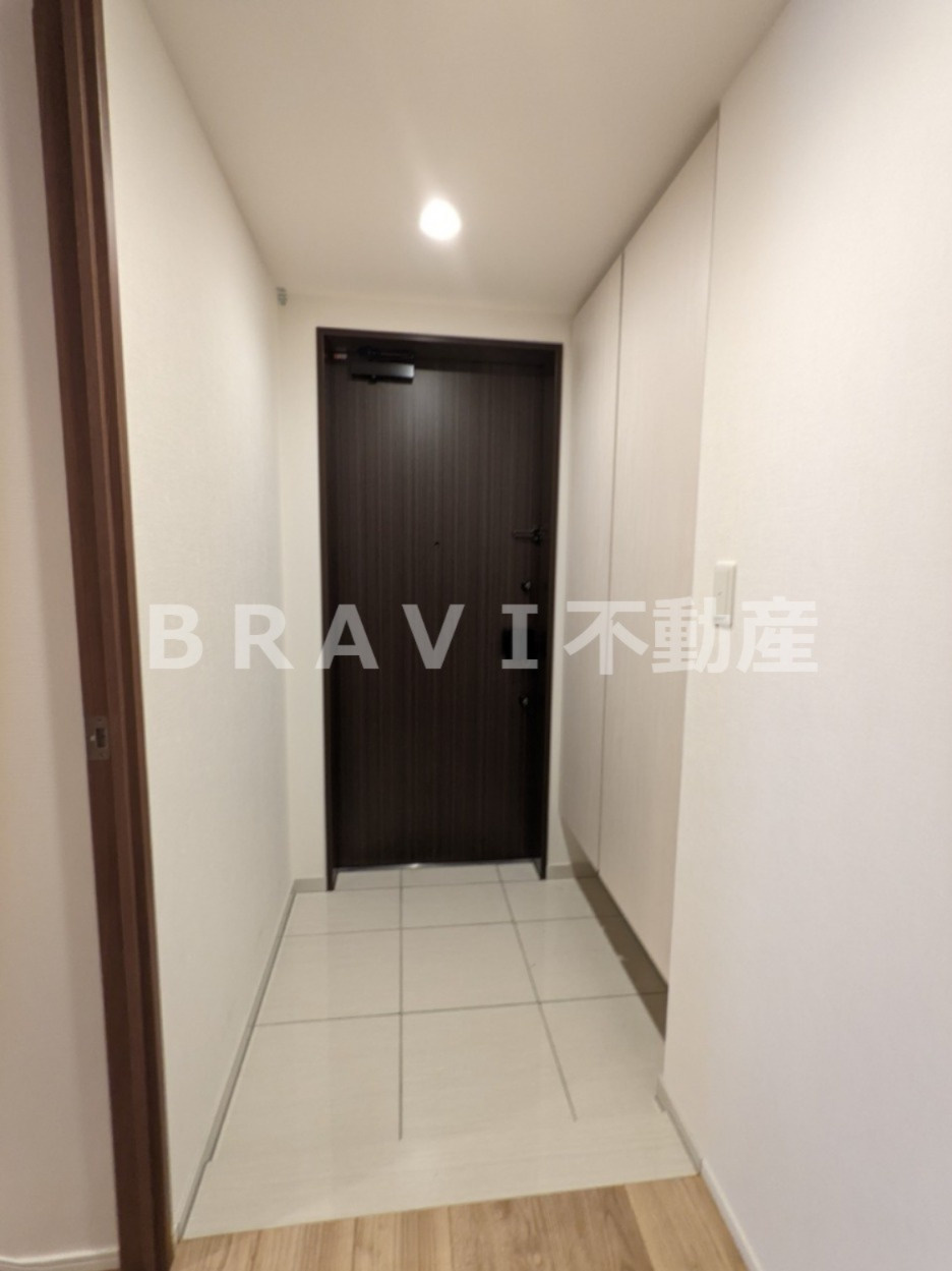 RJR堺筋本町タワー BRAVI不動産の玄関|【RJR堺筋本町タワー】シンプルで使いやすい玄関です