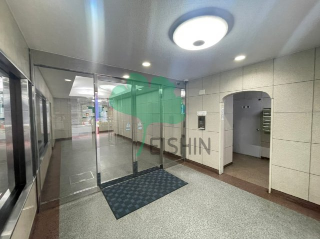 皐月マンション博多のエントランス