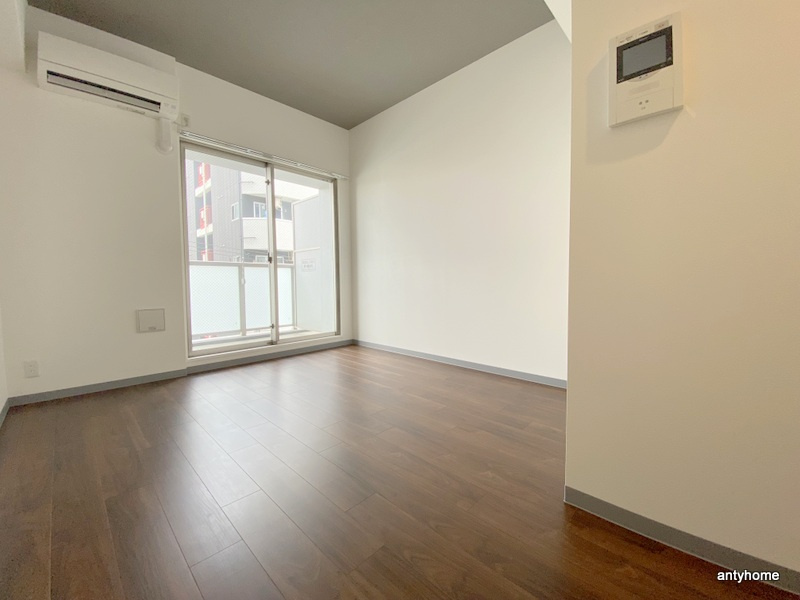 BROAD 新うめきたRESIDENCE　仲介手数料無料の居間・リビング