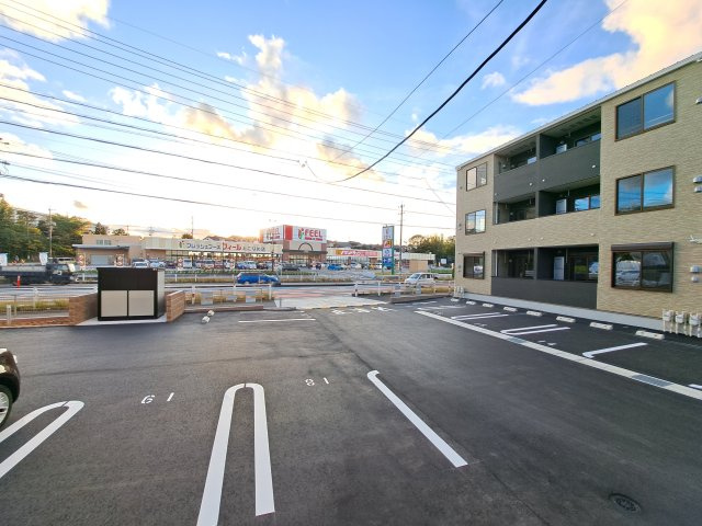 プラシードヒルズⅢの駐車場
