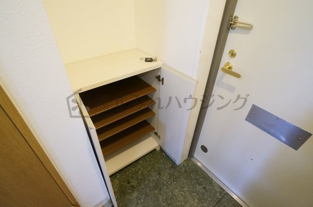 カーサフェリスの玄関|参考、同建物・反転間取りの号室