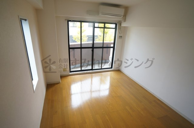 カーサフェリスの居間・リビング|参考、同建物・反転間取りの号室