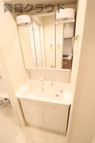 レオマノワールの独立洗面台|朝の支度に活躍するシャンプードレッサーです！