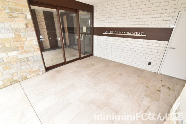 メルベージュ難波ウエストのエントランス