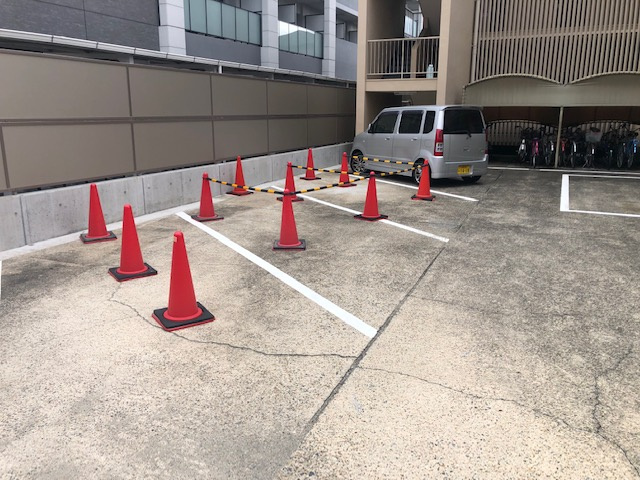 ローズコーポ石橋の駐車場
