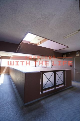 リファレンス久留米駅前【キャッシュバック対象物件】のロビー|ゆとりのあるロビーです