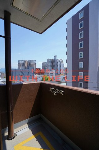 リファレンス久留米駅前【キャッシュバック対象物件】のバルコニー|お洗濯にも便利なバルコニー付き