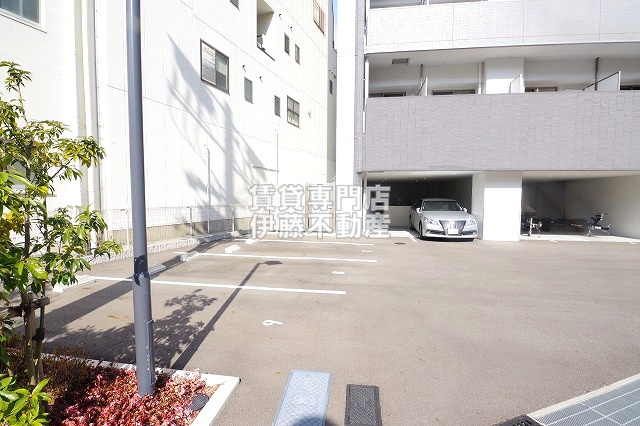 パルティール黒川アネックスの駐車場