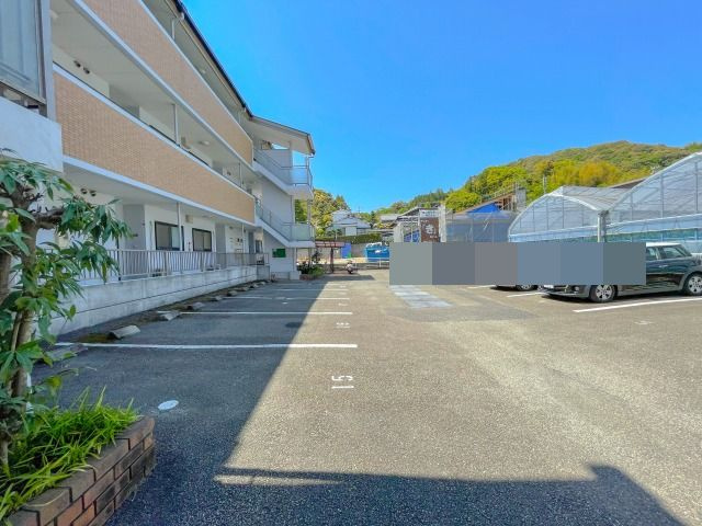 プロムナード万々の駐車場|駐車場があります