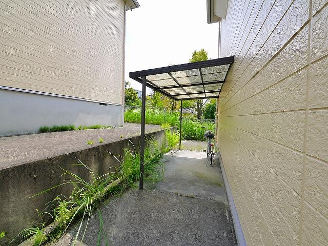 グランディーナ左京のその他共用部分|屋根付き駐輪場