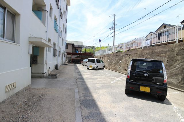 名谷農住団地Ｉ棟の駐車場