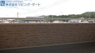 【バルコニー】 | 市川三郷町市川大門 平成29年築 内外装綺麗 駅徒歩5分 | 南側に庭があるので陽当たりの良いバルコニーです。