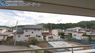 【展望】 | 周囲には緑の山々が望める閑静な住宅街です。