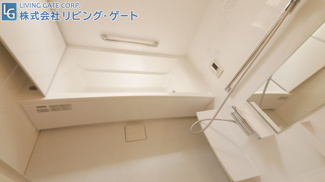 【浴室】 | 市川三郷町市川大門 平成29年築 内外装綺麗 駅徒歩5分 | 1坪以上の広い浴室なら、お子様と一緒にゆったりとしたバスタイムを楽しめます。
